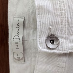 Classic white Capri jeans